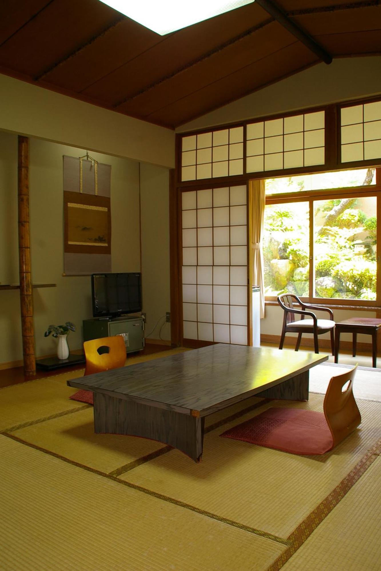 Itaniya Sakurai Quarto foto